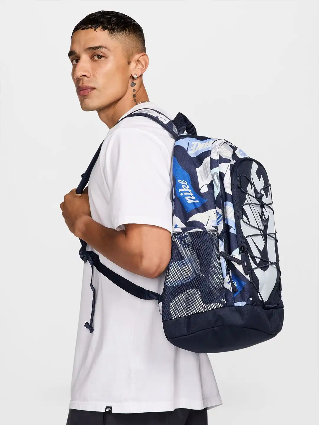 nike air hayward backpack india Plush back panel and padded adjustable shoulder straps create a comfortable carrying experience Nike Hayward Backpack Black/White