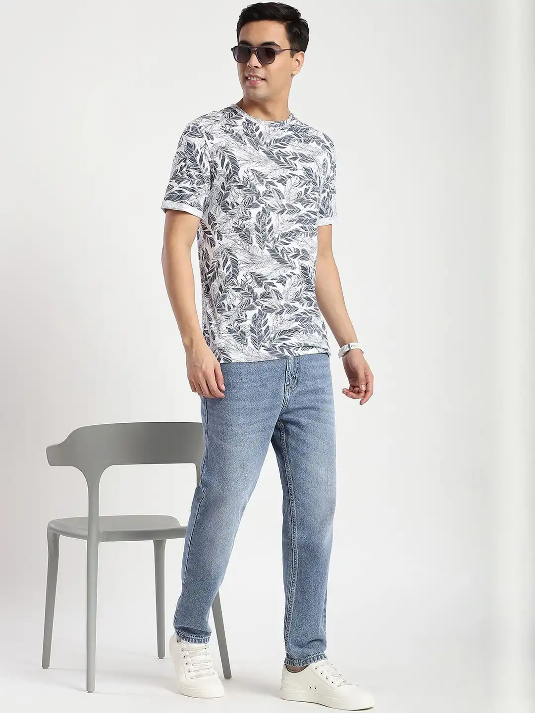Buy R&B Men Relaxed Fit Mid-Rise Light Fade Acid Wash Jeans