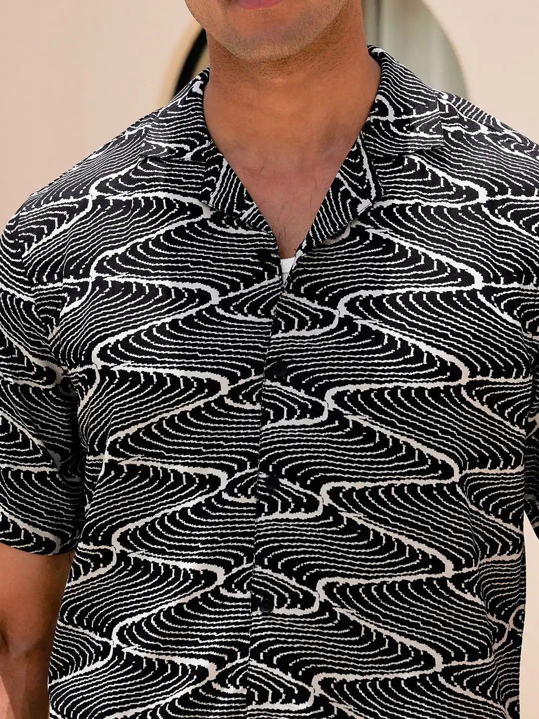 てよ　1206045 Buy Zeyo Men Relaxed Fit Abstract Printed Cuban Collar Casual