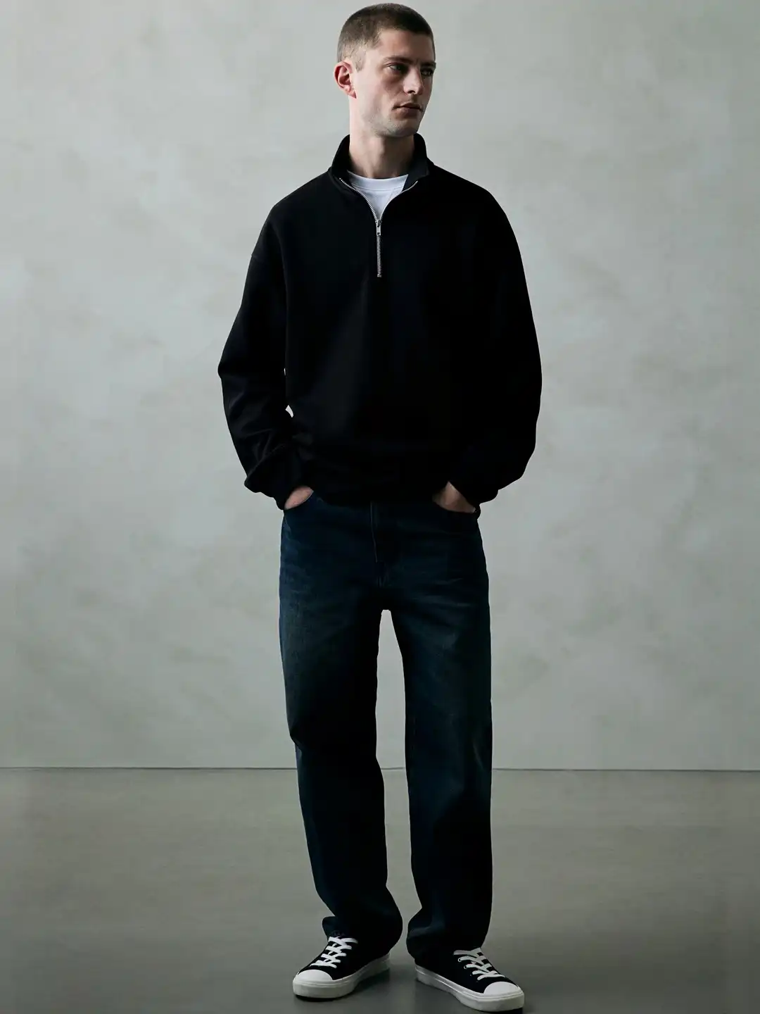 Buy H&M Men THERMOLITE Relaxed Fit Zip-top sweatshirt