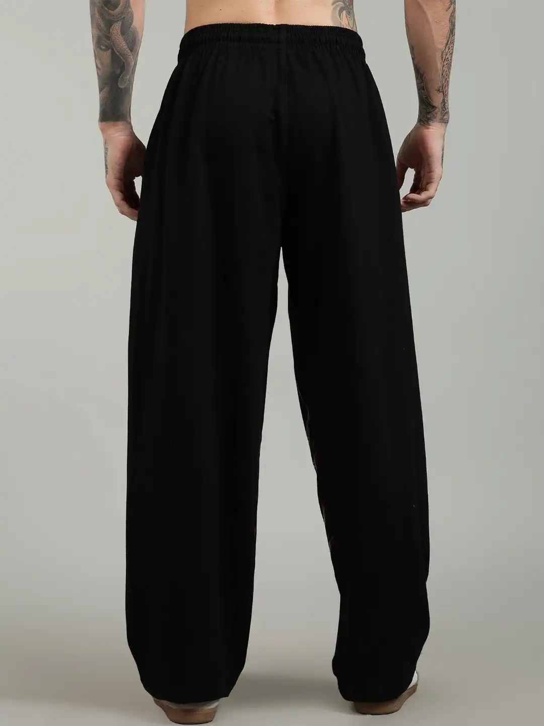 LE SSERAFIM TRACK PANTS（Black） S LE SSERAFIM] 2023 S/S Pop Up : Track Pants (Black) – krmerch
