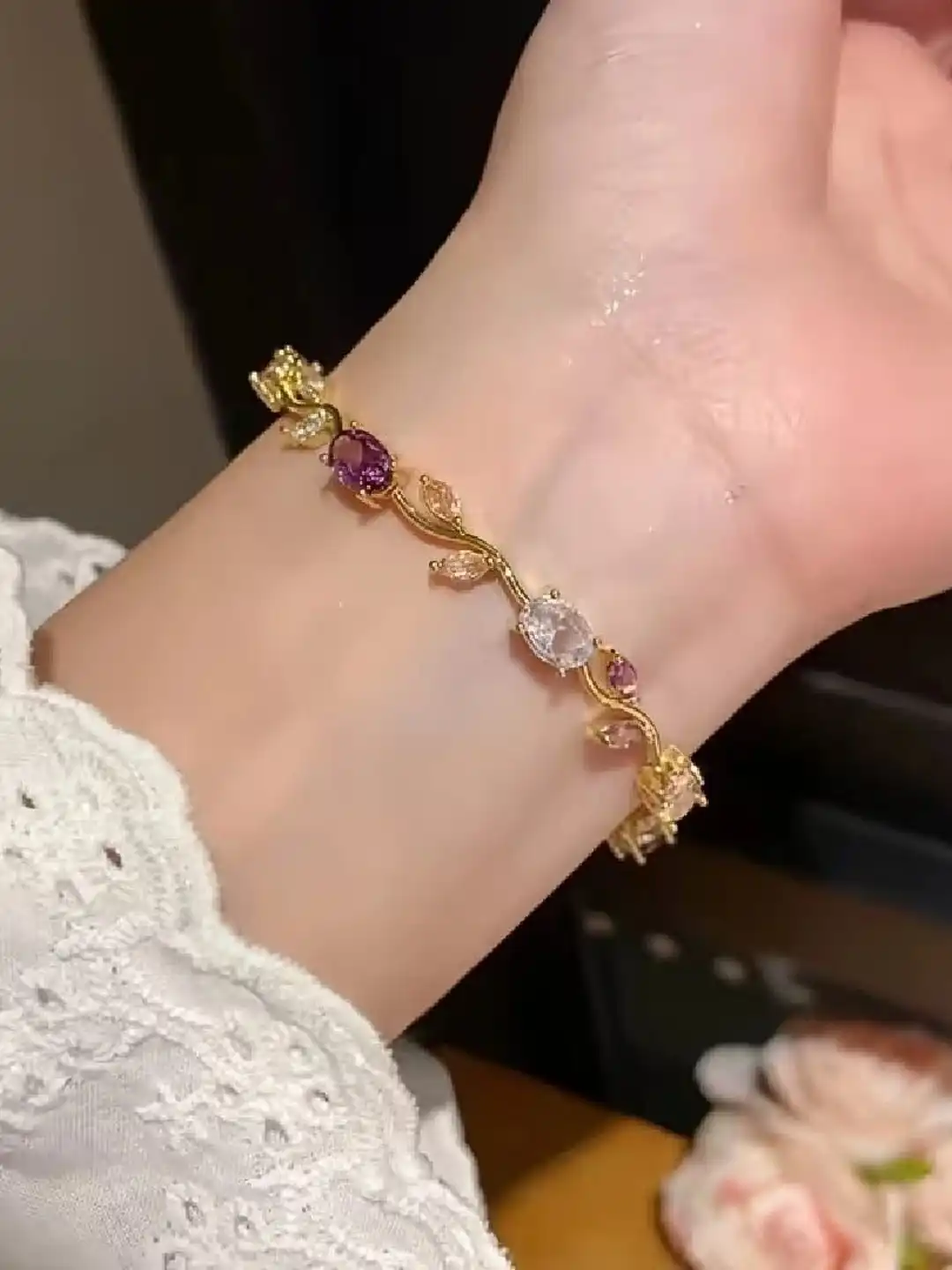 Buy Vivity Unisex Cubic Zirconia Gold-Plated Link Bracelet