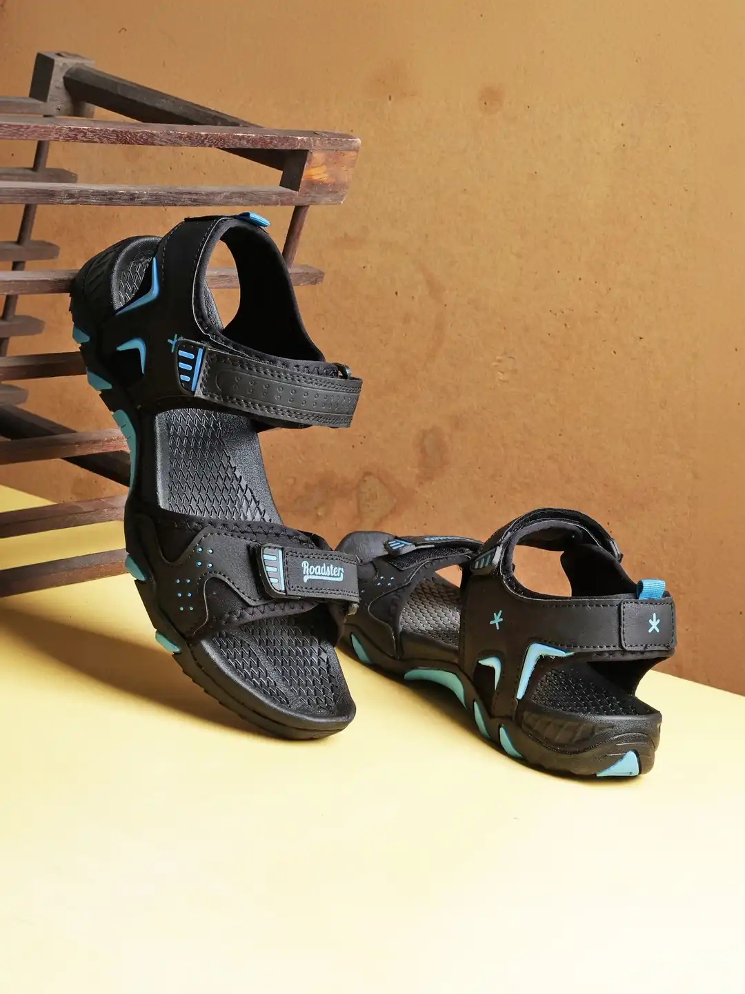 black is black sport & ドルガバ light blue Buy The Roadster Lifestyle Co Men Skin-Friendly Sports Sandals