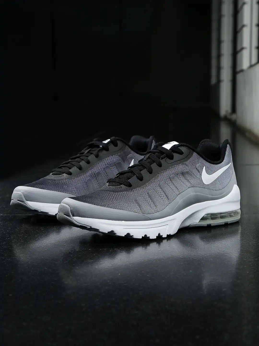 nike men's air max invigor print