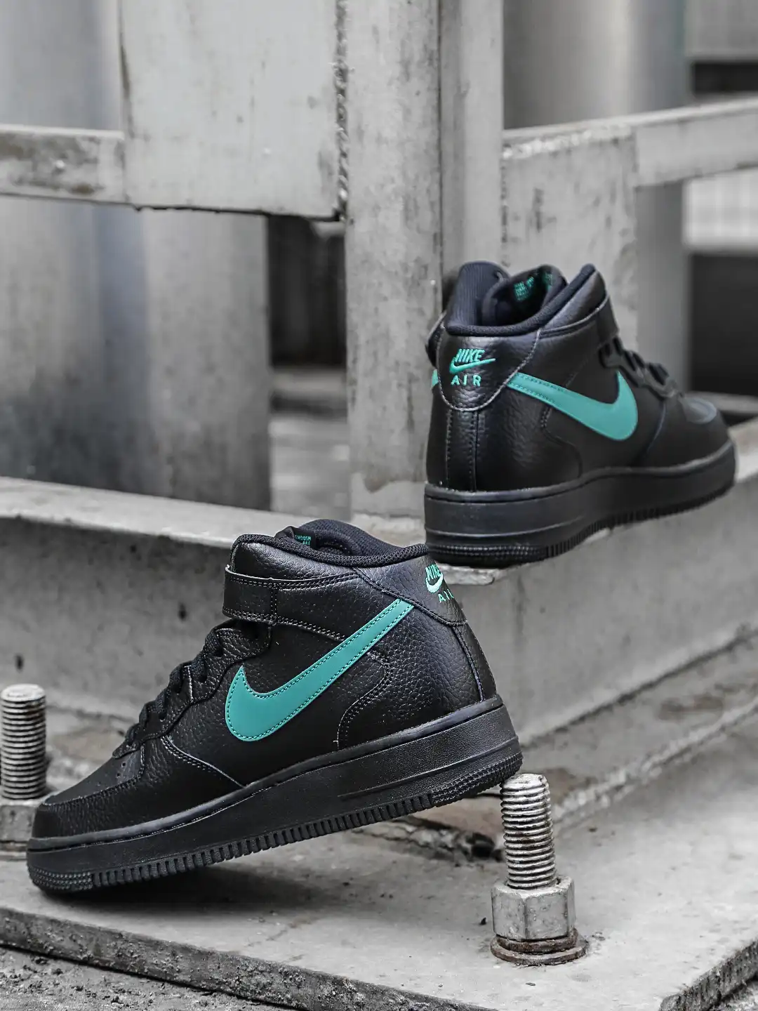 NIKE Air Force 1 Black スニーカー Buy Nike Men Black Solid Leather AIR FORCE 1 Mid-Top Sneakers