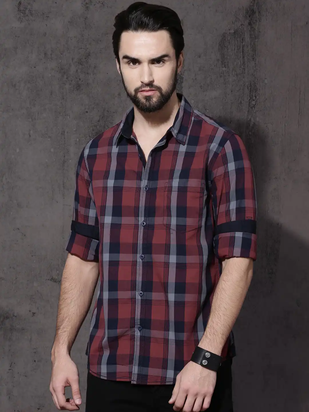 Buy Roadster Men Maroon & Navy Blue Regular Fit Checked Casual