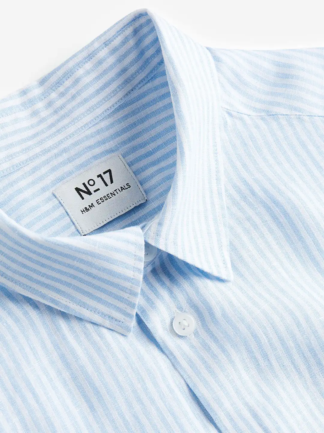 h and m dress shirts Bar B Snapshirt The lightweight textured cotton fabric keeps things breathable and comfortable whether you are out on the town or taking it easy Regular Fit H And M
