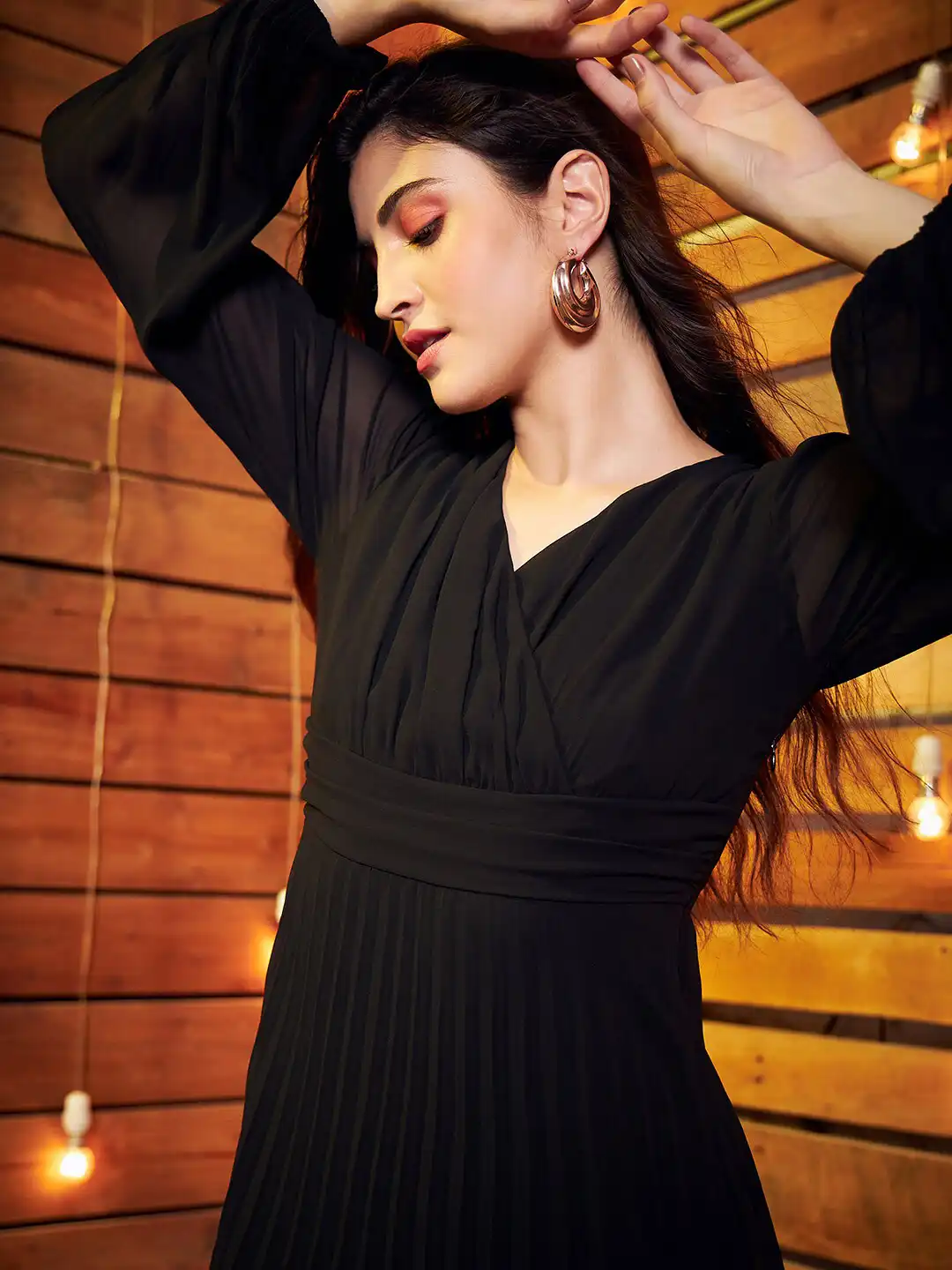 Buy Berrylush Black V-Neck Puff Sleeves Accordion Pleats Empire