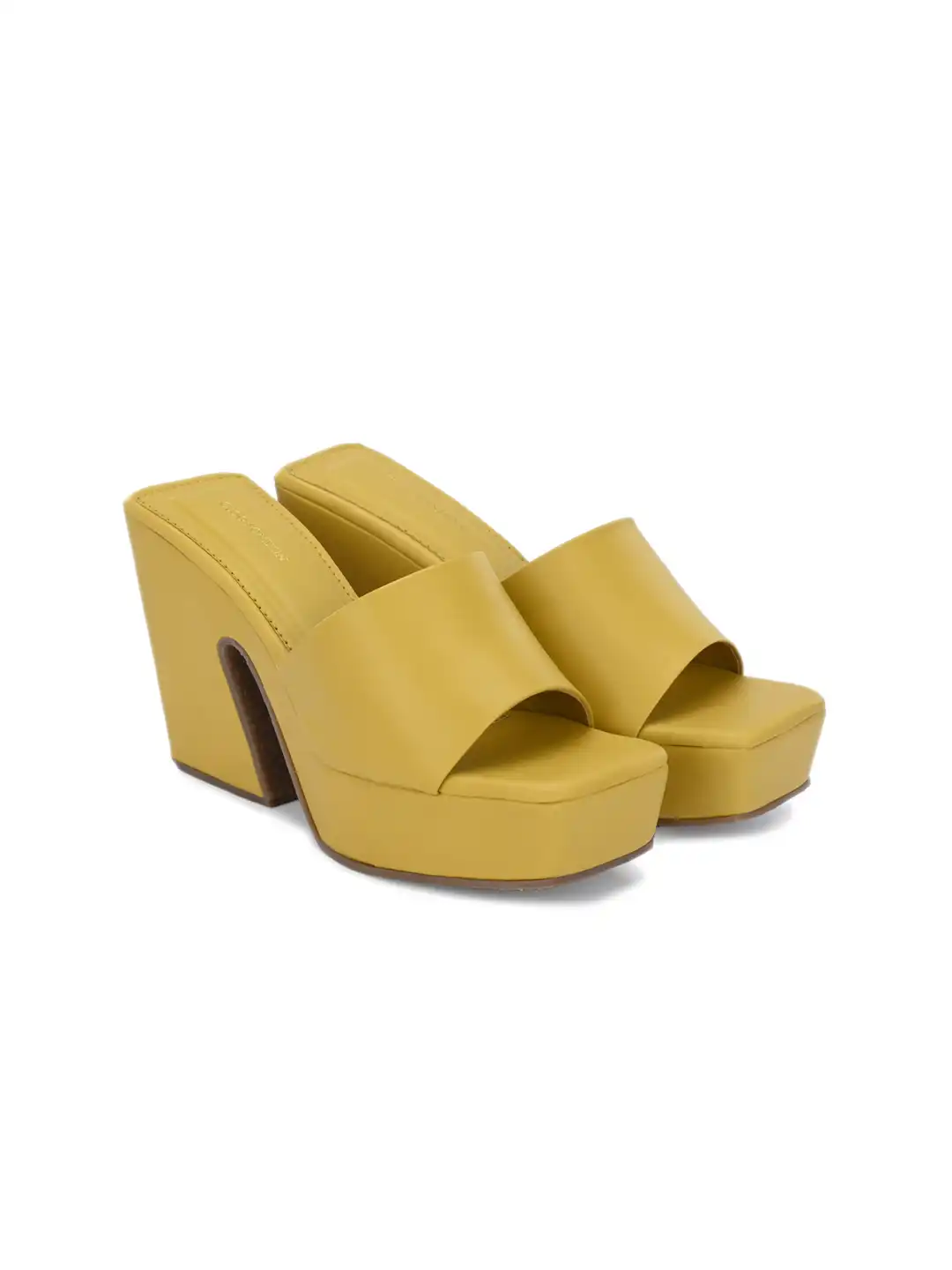 靴 YELLO COAL TAR TONGS SANDALS YELLO / COAL TAR TONGS SANDALS