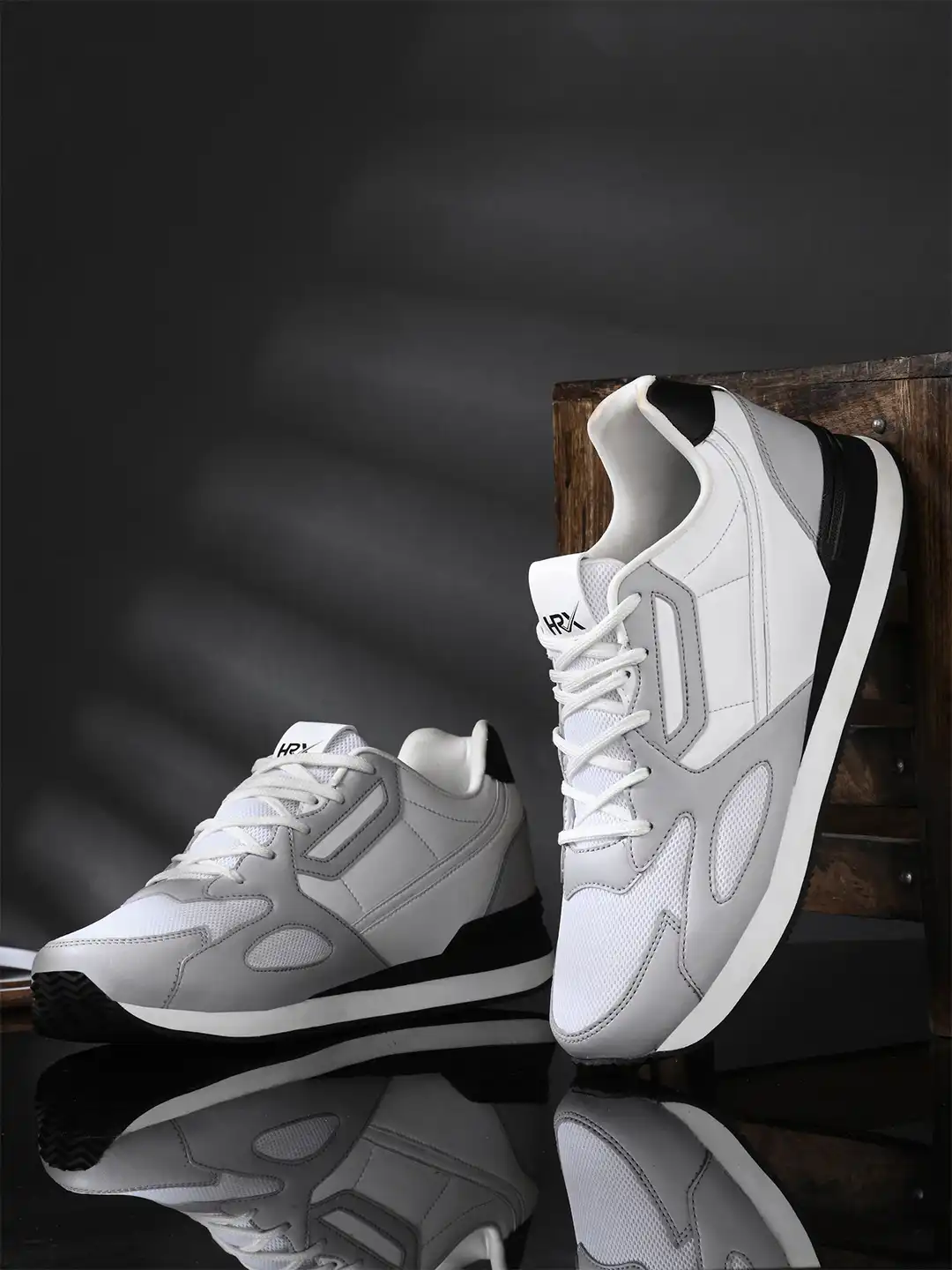 靴 HARO Buy HRX by Hrithik Roshan Men White & Grey Heritage Colourblocked