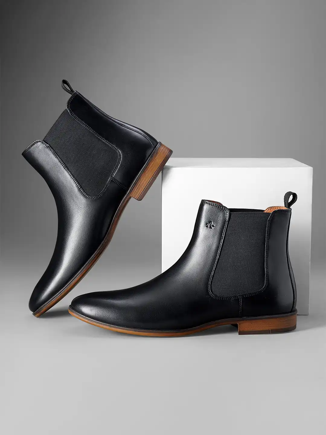 ティ・アール・エイ Buy ARROW Men Round Toe Leather Chelsea Boots - Boots for Men