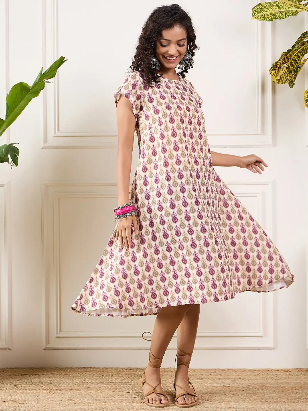 Buy InWeave Floral Printed Round Neck Short Sleeves A-Line Dress - Dresses  for Women 29500164 | Myntra