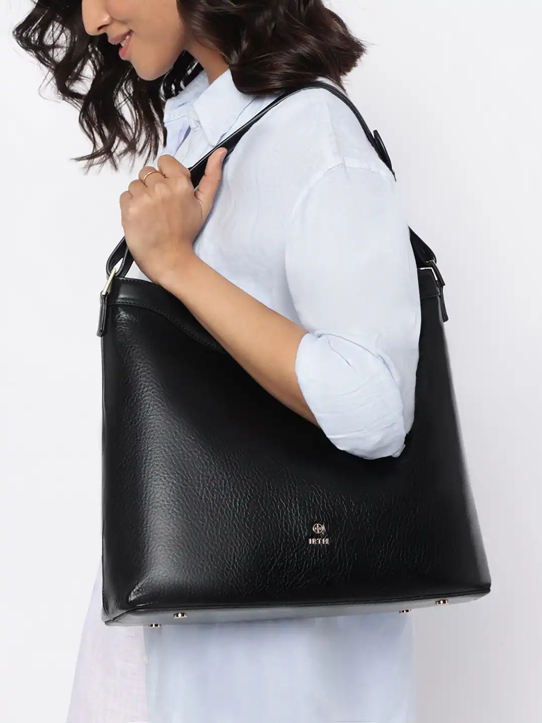 HYSFORM™ TIMEPIECE SHOULDER BAG Buy IRTH by House of Titan Textured Structured Shoulder Bag
