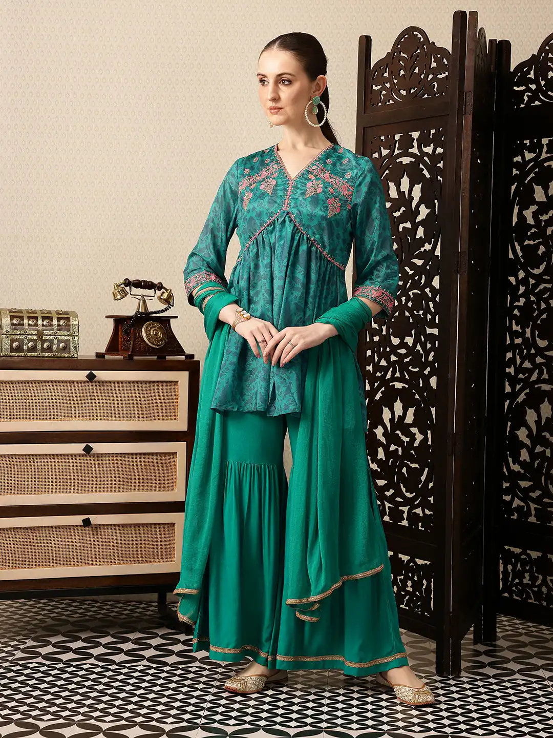 Buy House of Pataudi Floral Printed Sequinned Gathered Jashn Kurti With  Sharara & Dupatta - Kurta Sets for Women 32522841 | Myntra