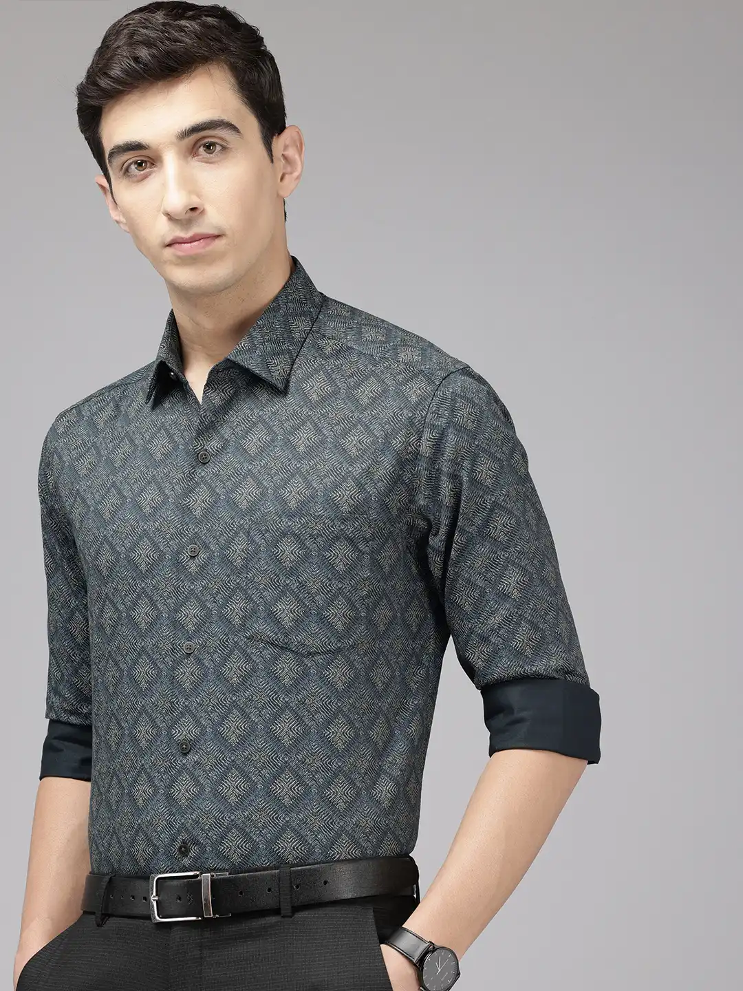 mens dress shirts fitted vs slim fit Non-Iron Cotton Solid Dress Shirt With Contrast Trim main image 0
