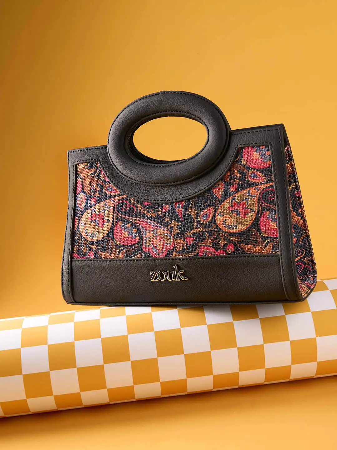 Unsettle Rush Hour Sling Bag プラス シール13枚 Buy Alt by Zouk Zoe Paisley Printed Structured Jute Sling Bag