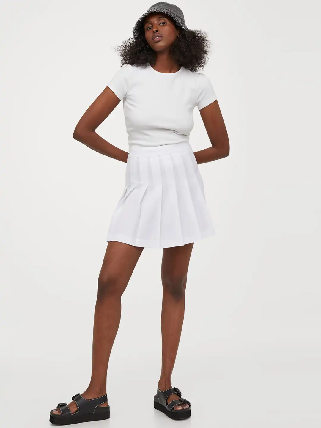 Buy H&M White Pleated Mini Skirt - Skirts for Women 14223636 | Myntra