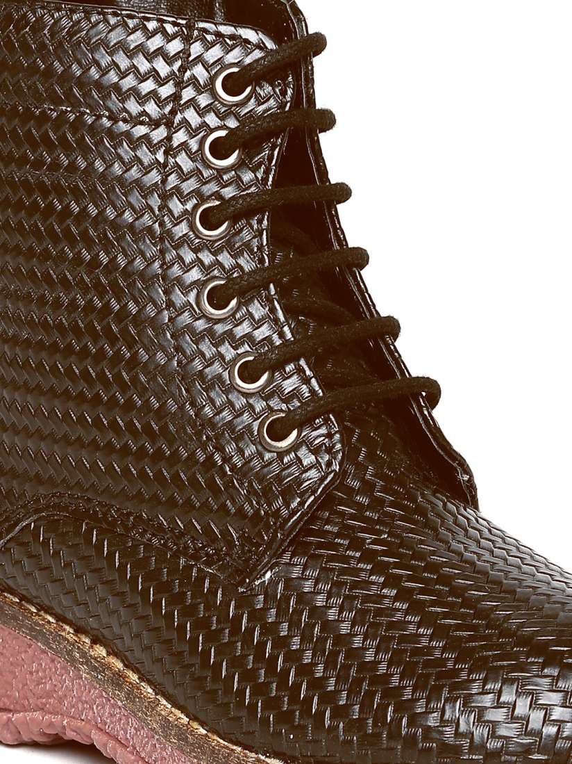 Knotty derby boots shop