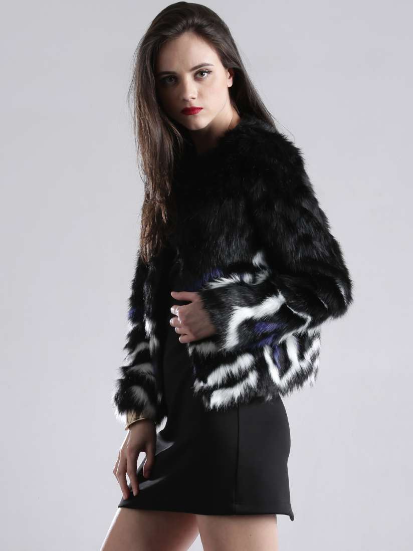 Guess black jacket with fur store