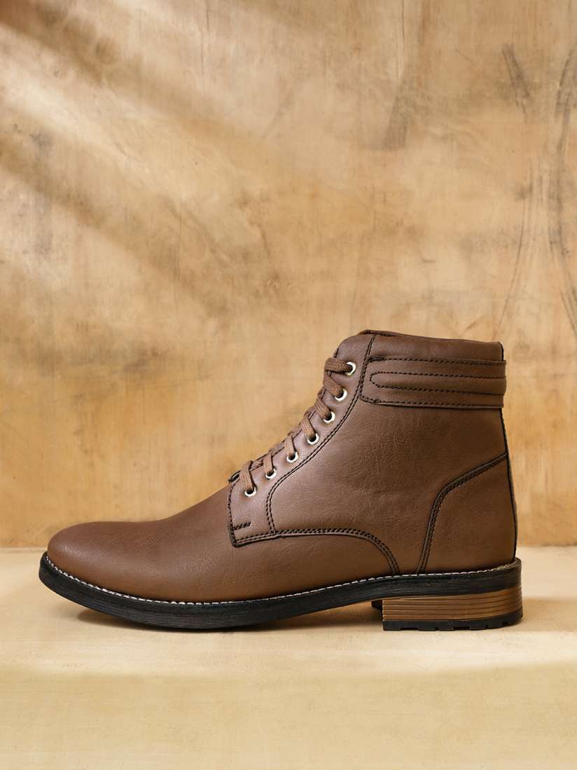 Boots myntra top