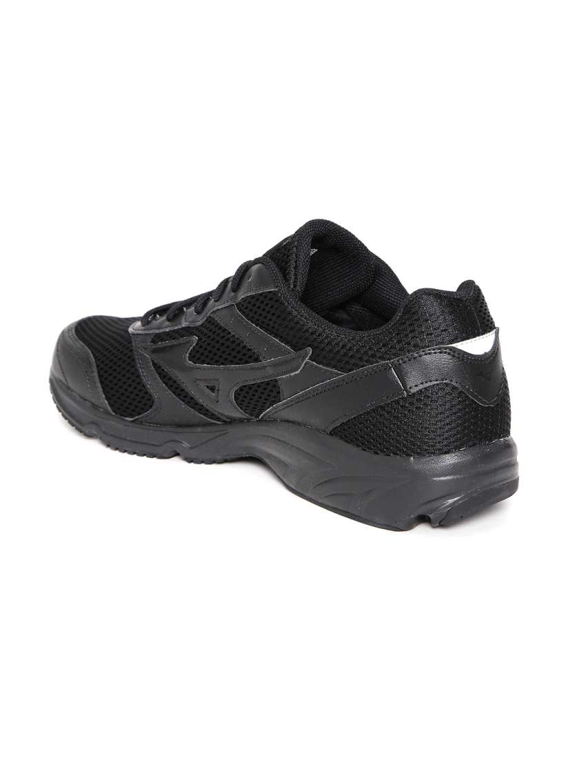Buy Mizuno Men Black Maximizer 18 Running Shoes Sports Shoes for Men 1186334 Myntra