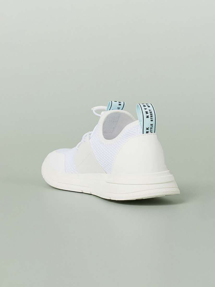 Fully fashioned trainers top