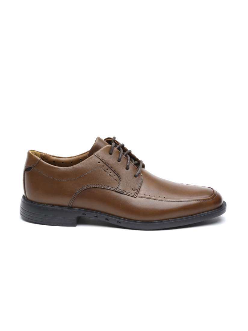 Clarks formal top