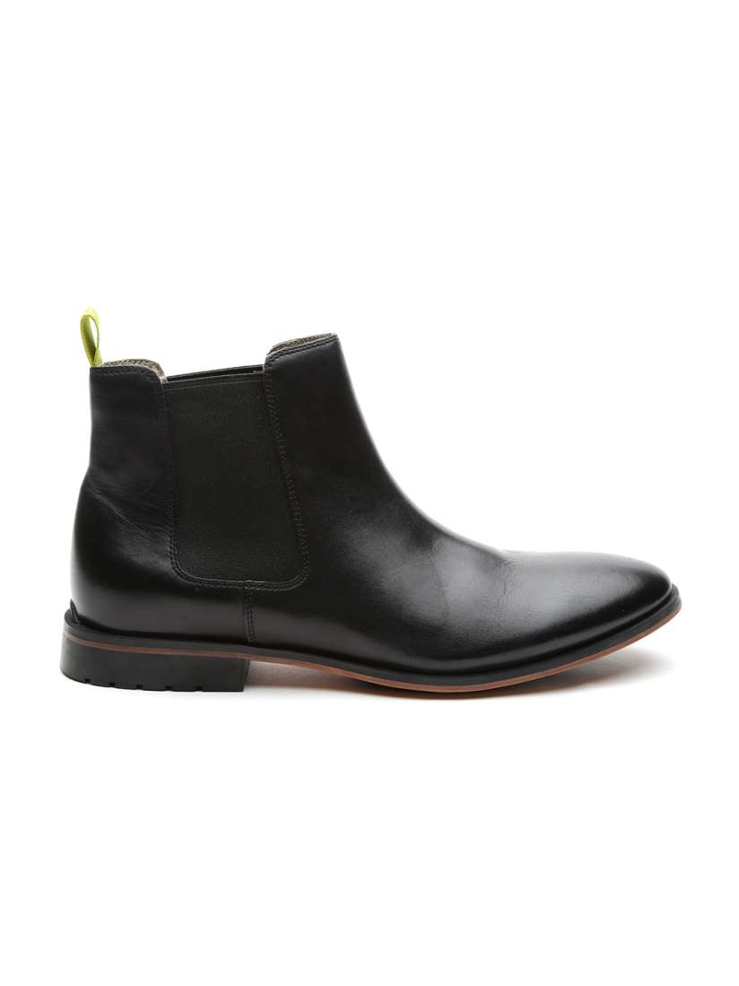 Black chelsea boots mens clarks hotsell