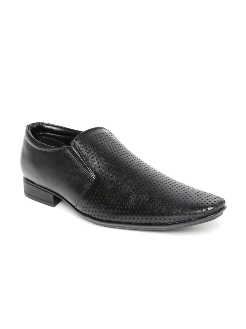 Cut shoes bata store