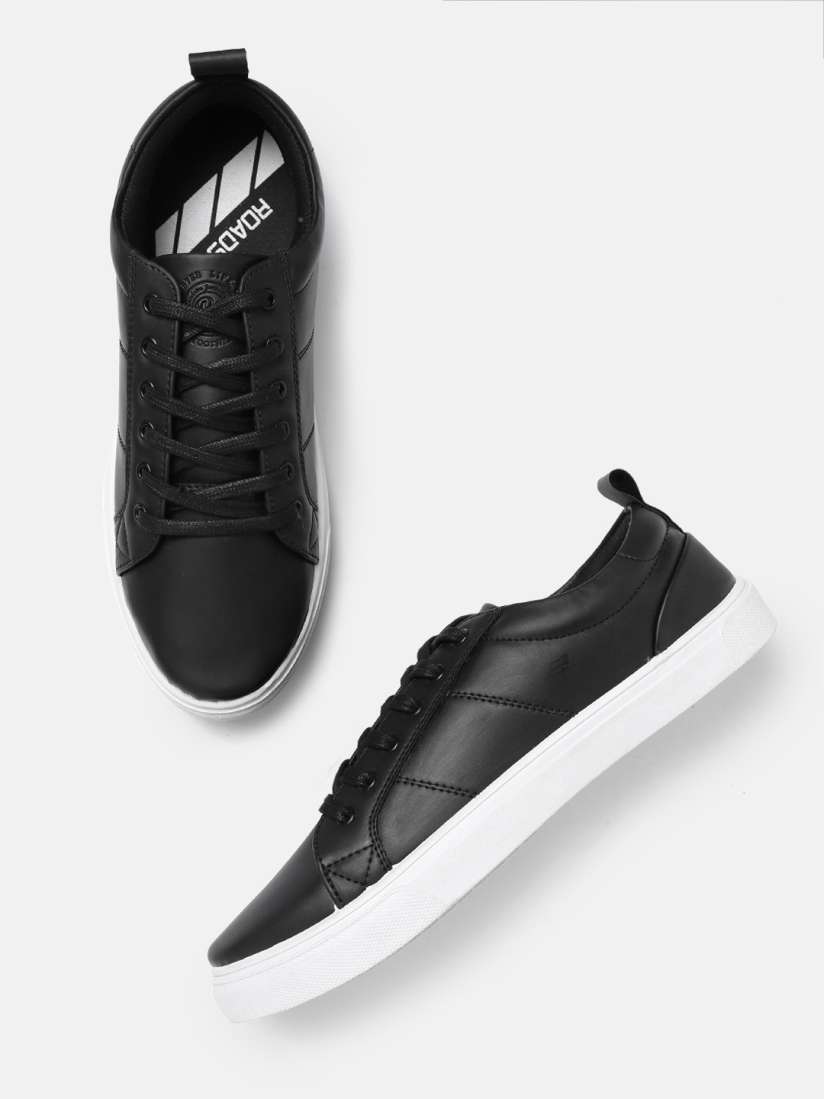 Black shoes myntra 2025