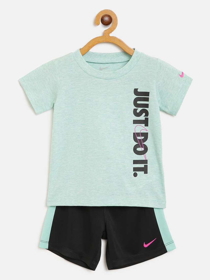 affordable nike clothes