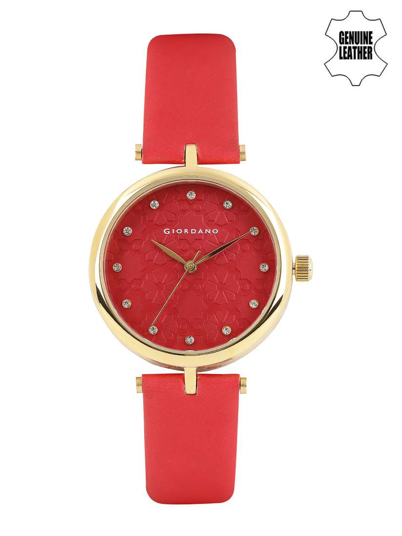 Giordano girl watches new arrivals