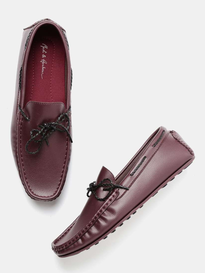 Mast and harbour boat shoes store