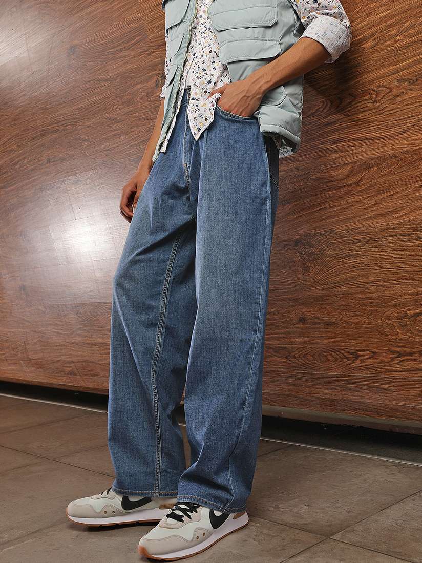 men blue pleated tapered fit light fade stretchable jeans