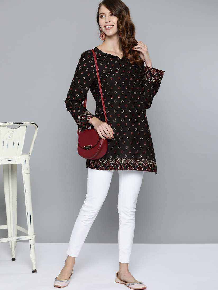 Sweetheart neck kurti on sale
