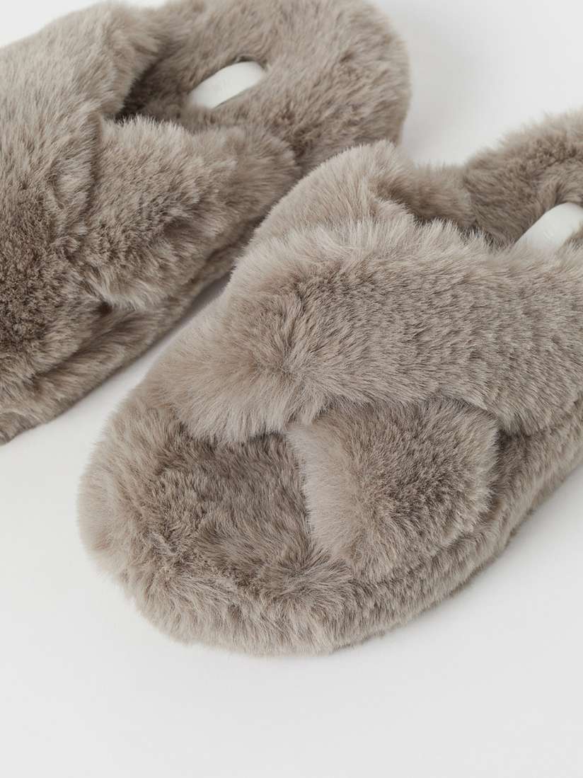 Fur slippers myntra hotsell