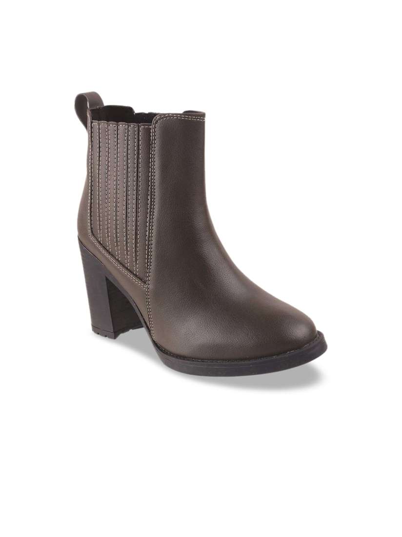 Chelsea boots myntra clearance