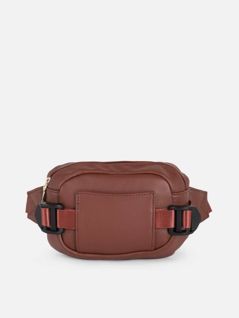 Fanny pack myntra clearance