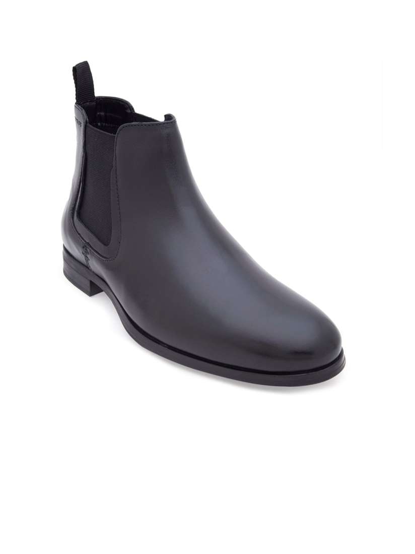 Red tape boots myntra hotsell