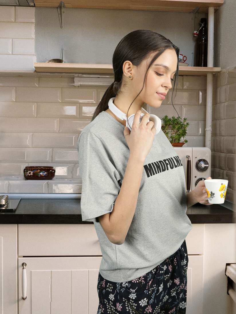 Levis grey t shirt women's shop