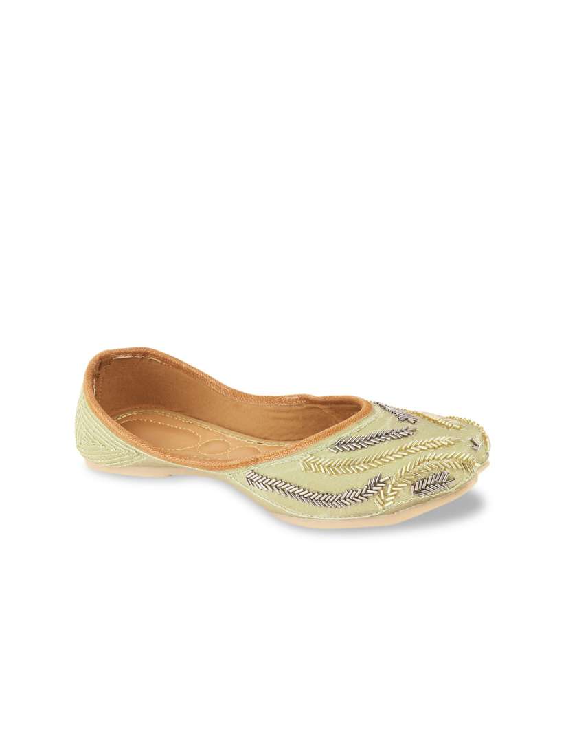 Buy DESI COLOUR Women Gold Toned Ethnic Mojaris Flats Flats for Women 15586396 Myntra