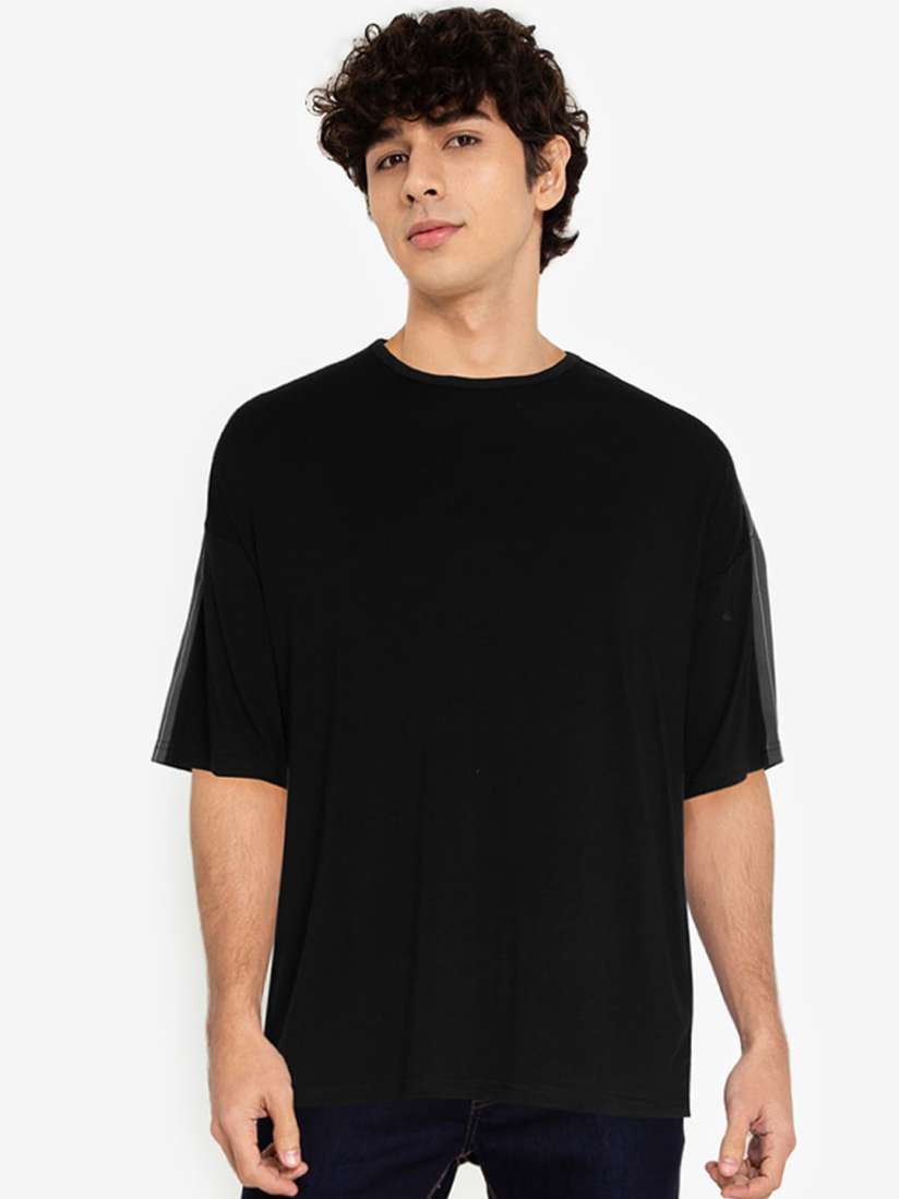 Black t shirt myntra discount
