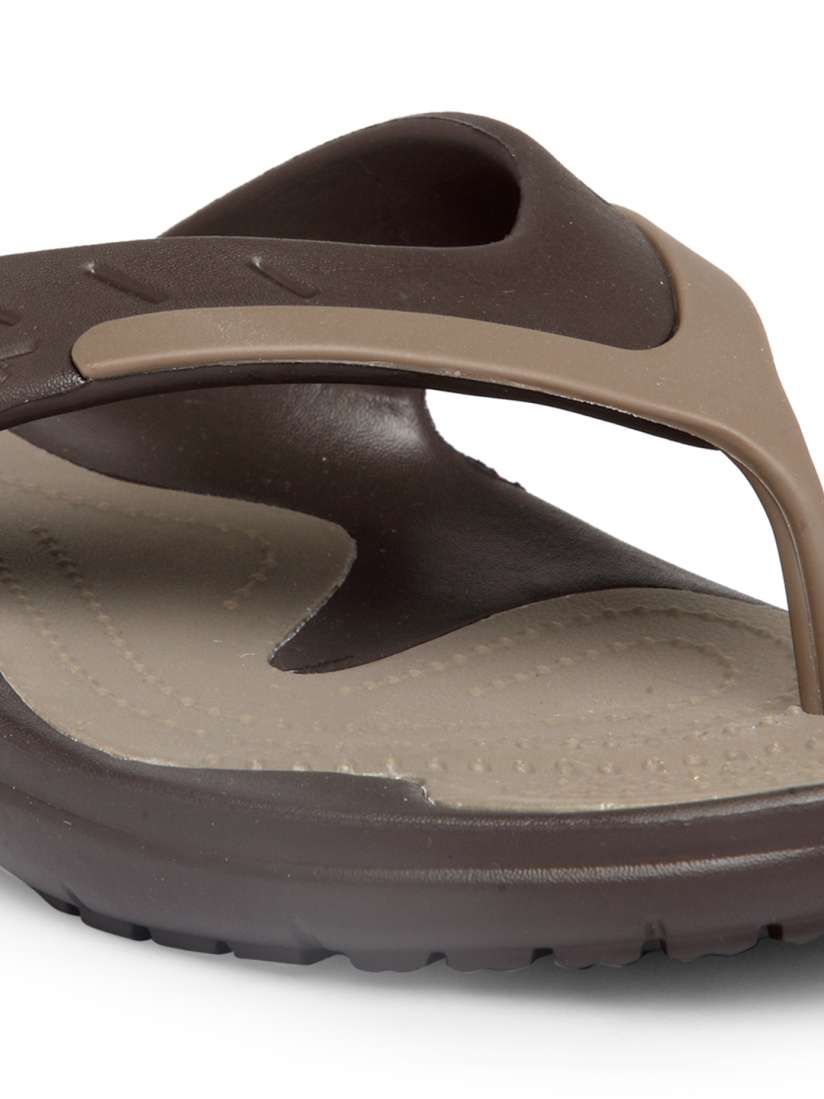 Mens crocs modi flip flops hot sale