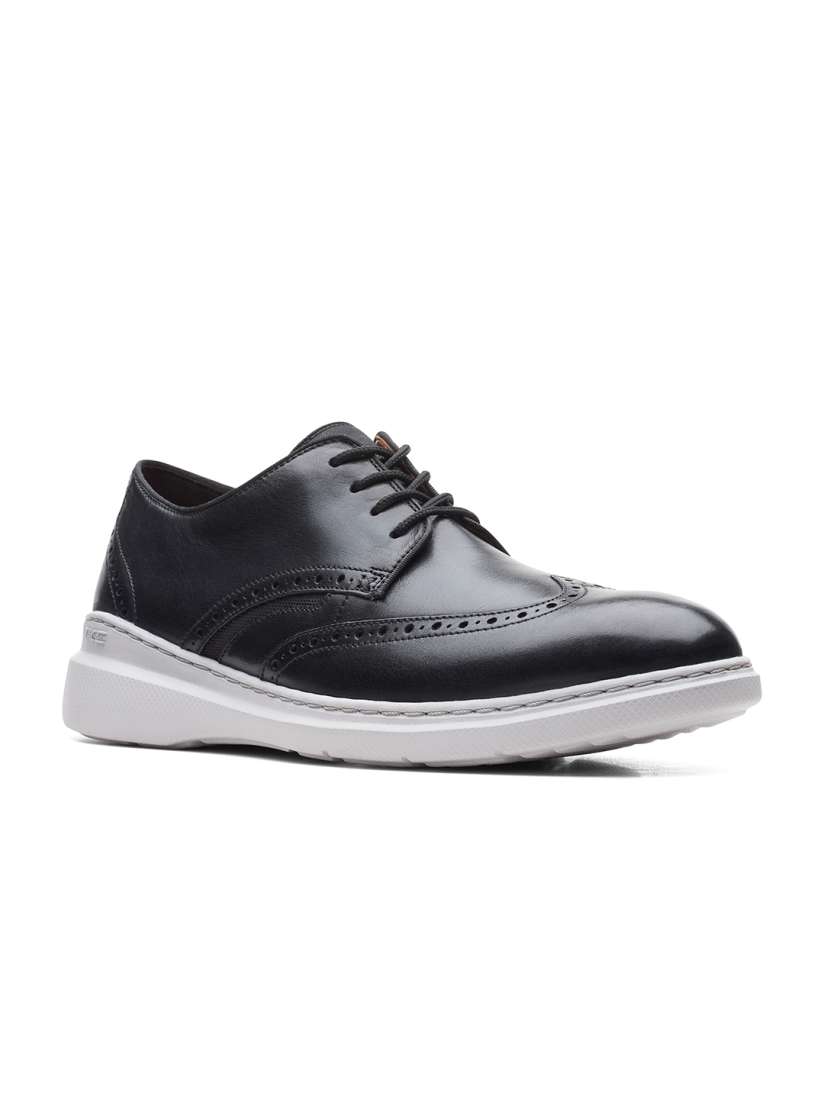 Clarks myntra deals