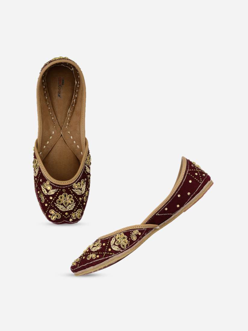 Buy DESI COLOUR Women Purple Embellished Ethnic Mojaris Flats Flats for Women 16704720 Myntra