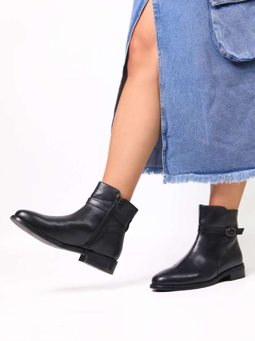 Buy flat boots online