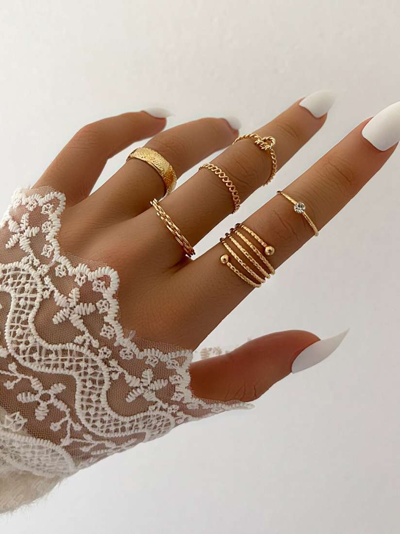 Trendy finger rings 2025