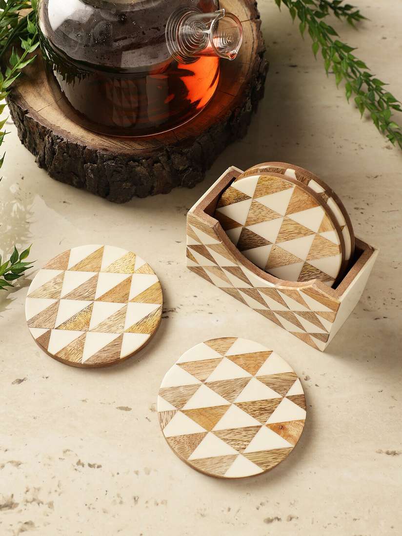 Wooden table coasters 2025