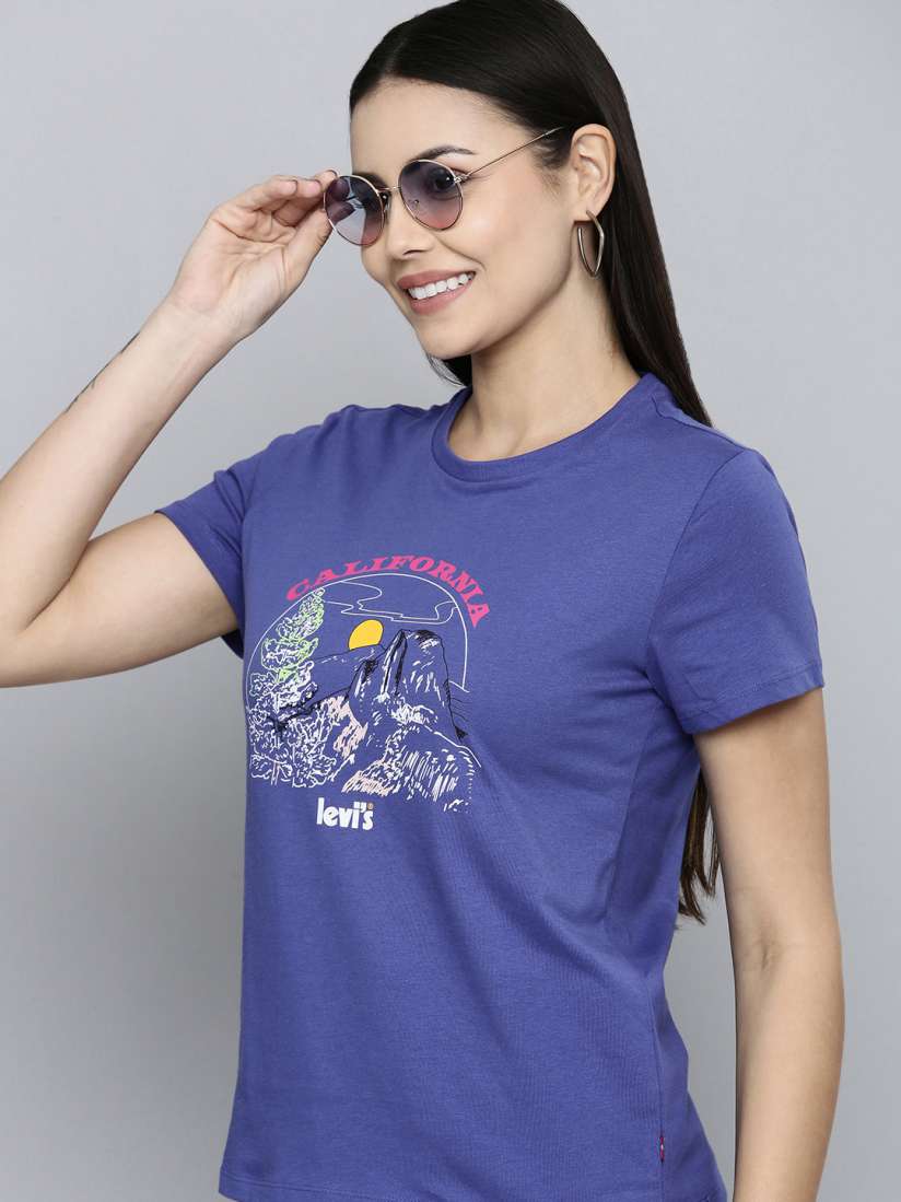 Levis written t shirt clearance