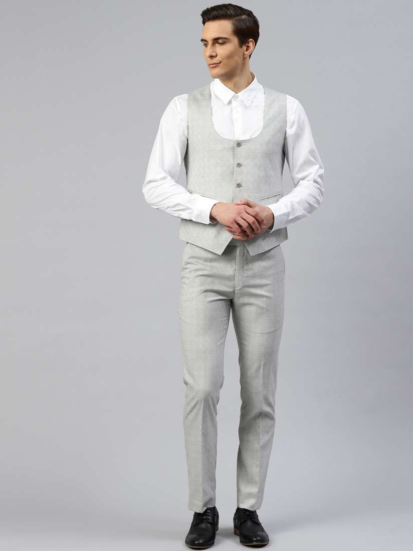 Manq suits store